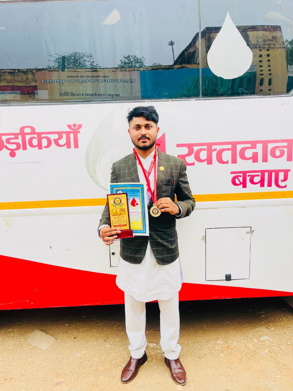  हजारौं ब्याक्तीलाई पुनर्जीवन दिन सफल  रक्त अभियन्ता अन्जन दवाडिले पाए  ‘अन्तर्राष्ट्रिय रक्तवीर अवार्ड’