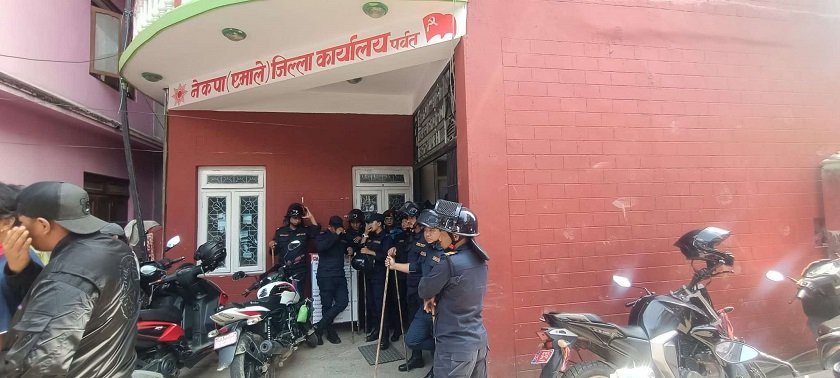 पर्वतमा नेकपा एमालेको पार्टी कार्यालयमा झडप : दुई नेता घाइते
